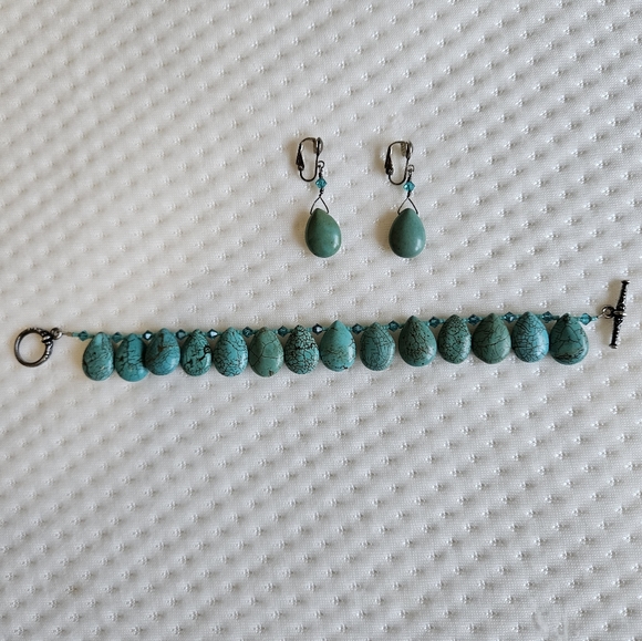 Southwest Style Turquoise Necklace, Bracelet and Earring set - Picture 4 of 14